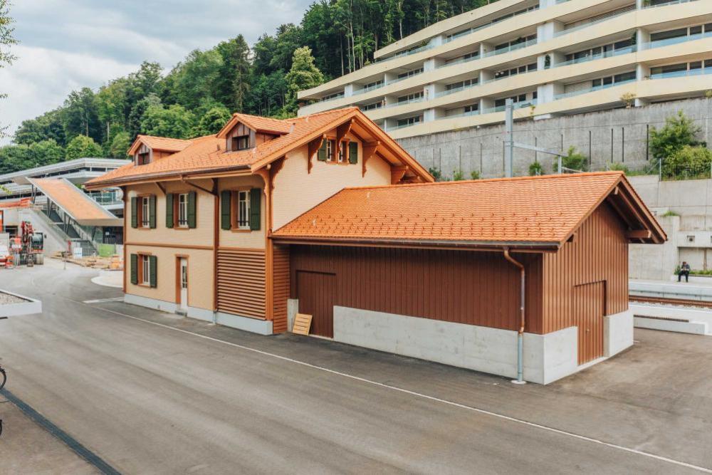 Aufnahmegebäude BLS Bahnhof Wabern